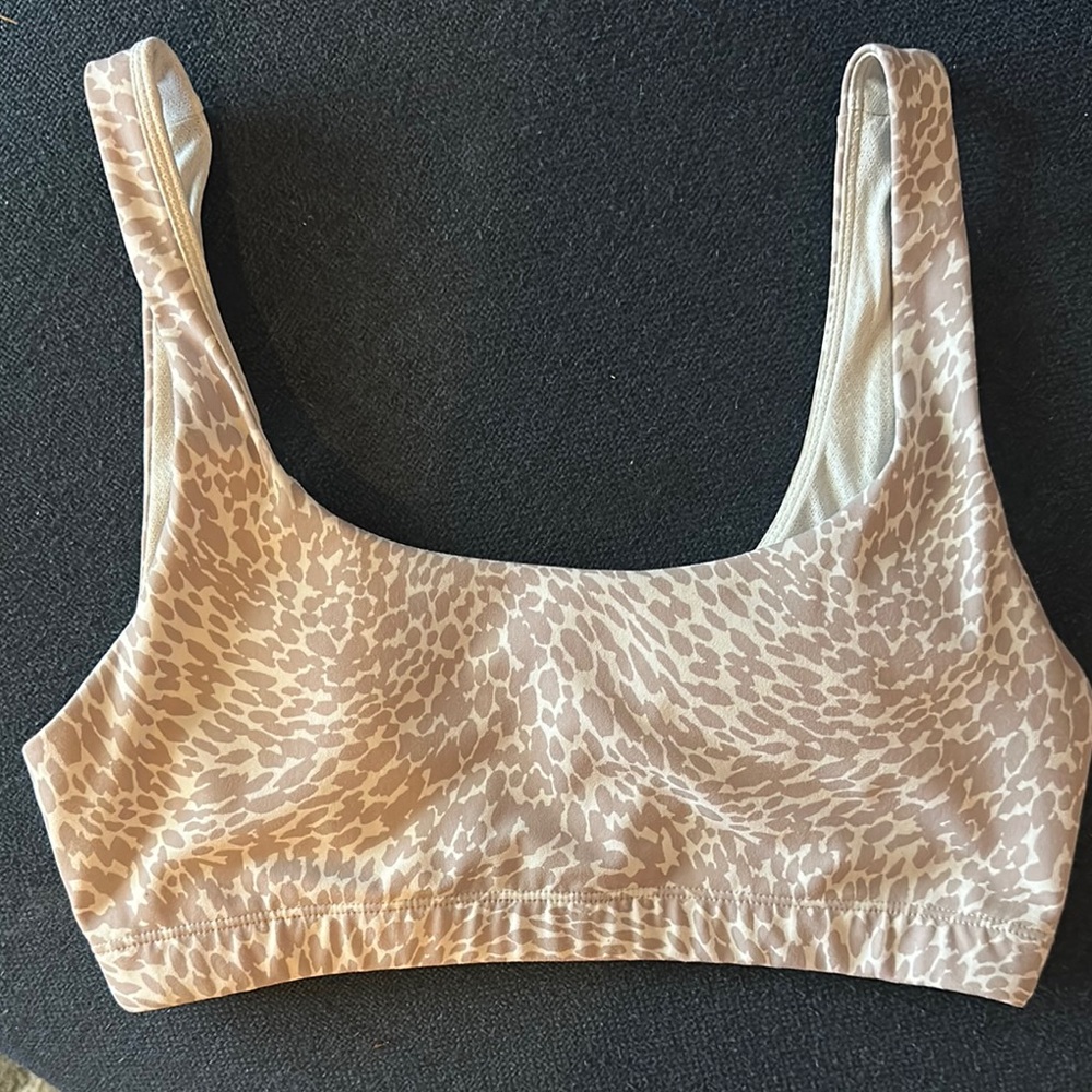 Vuori sports bra